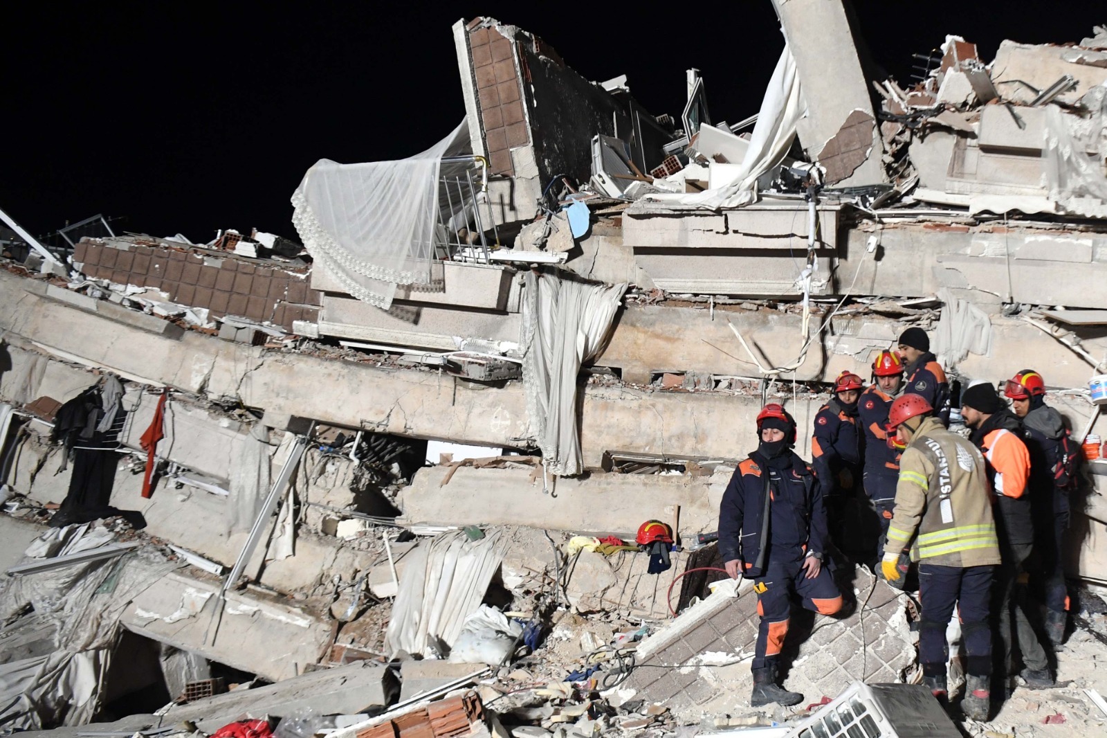 Gobierno turco decreta Estado de Emergencia en las 10 provincias más asoladas por los temblores